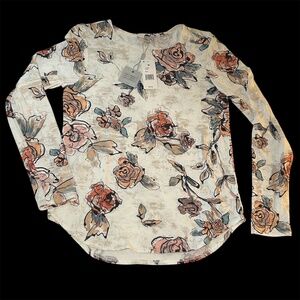 Women's Cupio Long Sleeve Roses Blouse Size M. Chest measurement is 18”